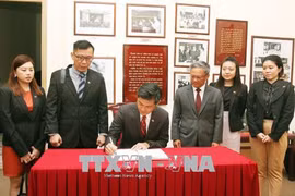 胡志明市与新加坡加强智慧城市建设的合作