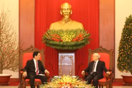 越共中央总书记阮富仲会见离任拜会的中国驻越大使洪小勇