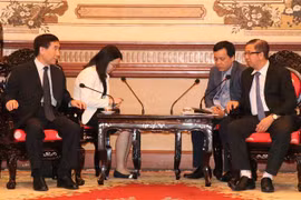 胡志明市人民议会副主席会见中国全国人大代表团