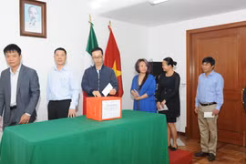 旅居墨西哥越南人为老挝水电站大坝坍塌受灾群众提供援助