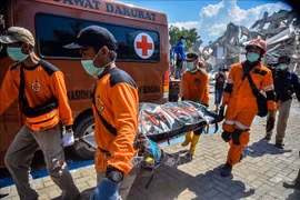 印尼地震和海啸：死亡人数近2000人 灾区搜救工作于10月11日结束