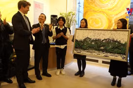 越南绘画作品首次亮相英国伦敦