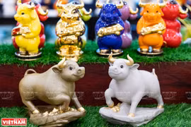 组图：水牛瓷雕像 - 2021 辛丑年吉祥物