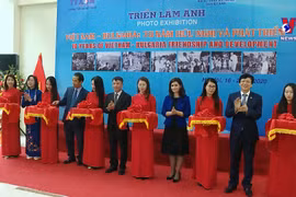 庆祝越保两国建交70周年的图片展亮相河内