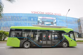 组图：VinBus开发的越南首个智能电动公交车投入运营