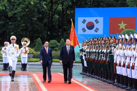 越南国家主席武文赏与韩国总统尹锡悦举行会谈