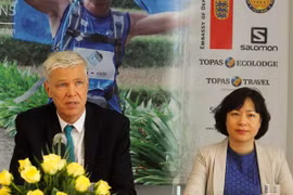 丹麦驻越南大使约翰·尼尔森（John Nielsen）和诺德制药公司（Novo Nordisk）代表范芳莲女士
