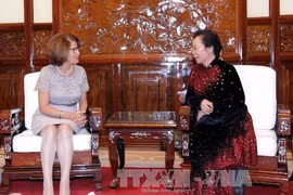越南国家副主席阮氏缘与法语国家组织亚太地区代表处经理阿妮莎·巴拉克