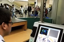 在内排机场使用远程体温扫描仪进行检测