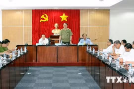附图：公安部部长陈大光大将在同平阳省领导举行工作会议