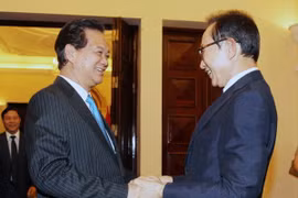 越南政府总理阮晋勇和韩国前总统李明博