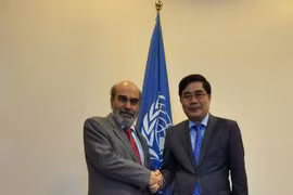 FAO总干事若泽·格拉齐亚诺·达席尔瓦与越南农业与农村发展部部长高德发