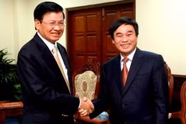 老挝副总理兼外交部长通伦·西苏里会见越南外交部副部长胡春山
