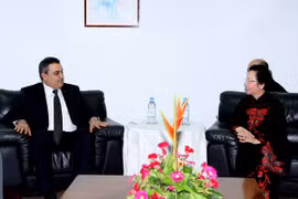 阮氏缘副主席会见突尼斯临时政府领袖马希·贾马