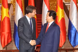 越南政府总理阮晋勇会见荷兰王国首相马克•吕特