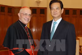 越南政府总理阮晋勇与梵蒂冈城国教廷万民福音部部长费尔南多·斐洛尼枢机