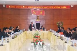 黎鸿英同志向老街省人民致以新春祝福