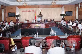越南国会副主席汪周刘会见越南模范企业家代表团