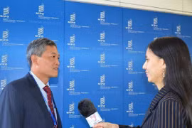 越南科技部副部长陈文松回答记者采访