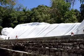 越南平顺省咸顺南县灵山长寿寺坐落在邪句山