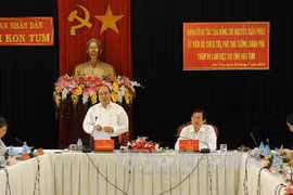 阮春福副总理在会议上发表讲话