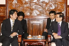 越南国家主席阮明哲会见了正在访越的日本前首相安倍晋三