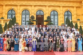 越南国家副主席阮氏缘会见模范企业家代表团