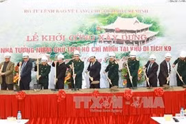 胡志明主席纪念堂动工兴建仪式