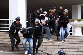 越南胡志明市新山一机场举行反恐演习