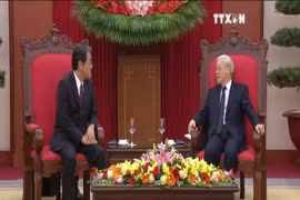 越共中央总书记阮富仲会见日本驻越南特命全权大使枚田邦妇