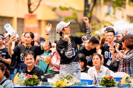 越南环球小姐赫姮尼依参与2019年地球1小时熄灯活动（组图）