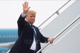 美国总统特朗普离开越南启程回国（组图）