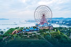 广宁省旅游业重点推进多项吸引游客的举措，为当地经济增长作出积极贡献。图自越通社