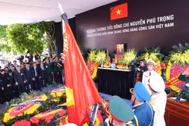 越共中央总书记阮富仲安葬仪式隆重举行