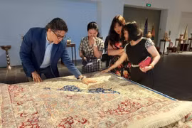组图：来伊朗艺术遗产展览会以目睹精致无比的手工艺品