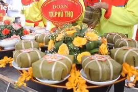 雄王祭祖日期间举行富有文化之美的包粽子和打糍粑比