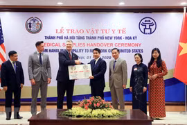 组图：河内市向美国纽约赠送15万个口罩