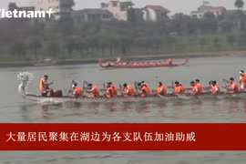 2022年雄王祭祖日的龙舟赛深受人们的欢迎
