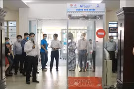 新冠肺炎疫情：胡志明市创建人员消毒通道以加强防疫措施