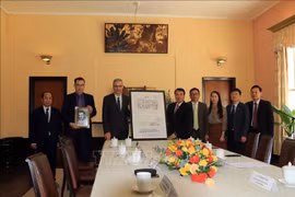 法国驻越南大使向林同省赠送保大3号避暑行宫设计图的数字化副本