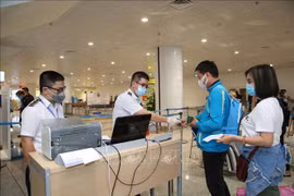 政府总理：决不能对疫情掉以轻心 全力以赴推动经济社会发展