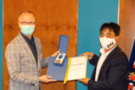 捷克帕尔杜比采州对越南人社群为当地新冠肺炎疫情防控工作所作出的贡献给予高度评价