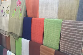 冯舍村艺人用藕丝织布 推出特色产品