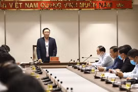 河内市委书记王廷惠对一周内建成迷灵急性呼吸病理学医院给予高度评价