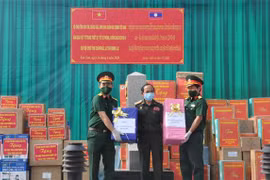 越南向老挝各地援助防疫物资