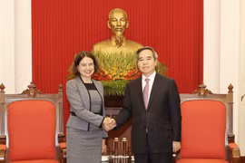 越共中央经济部长阮文平会见来越履新的澳大利亚驻越大使