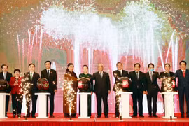 越南国会主席阮氏金银出席2020年AIPA主席年电子门户网站和标志发布仪式