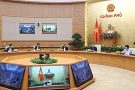 政府总理阮春福要求关闭不必要的服务 减少聚集性活动