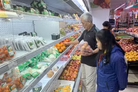 2020年8月永福省社会消费品零售总额和服务消费额增长近13%