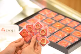 越南国内黄金价格回落至10万越盾一两